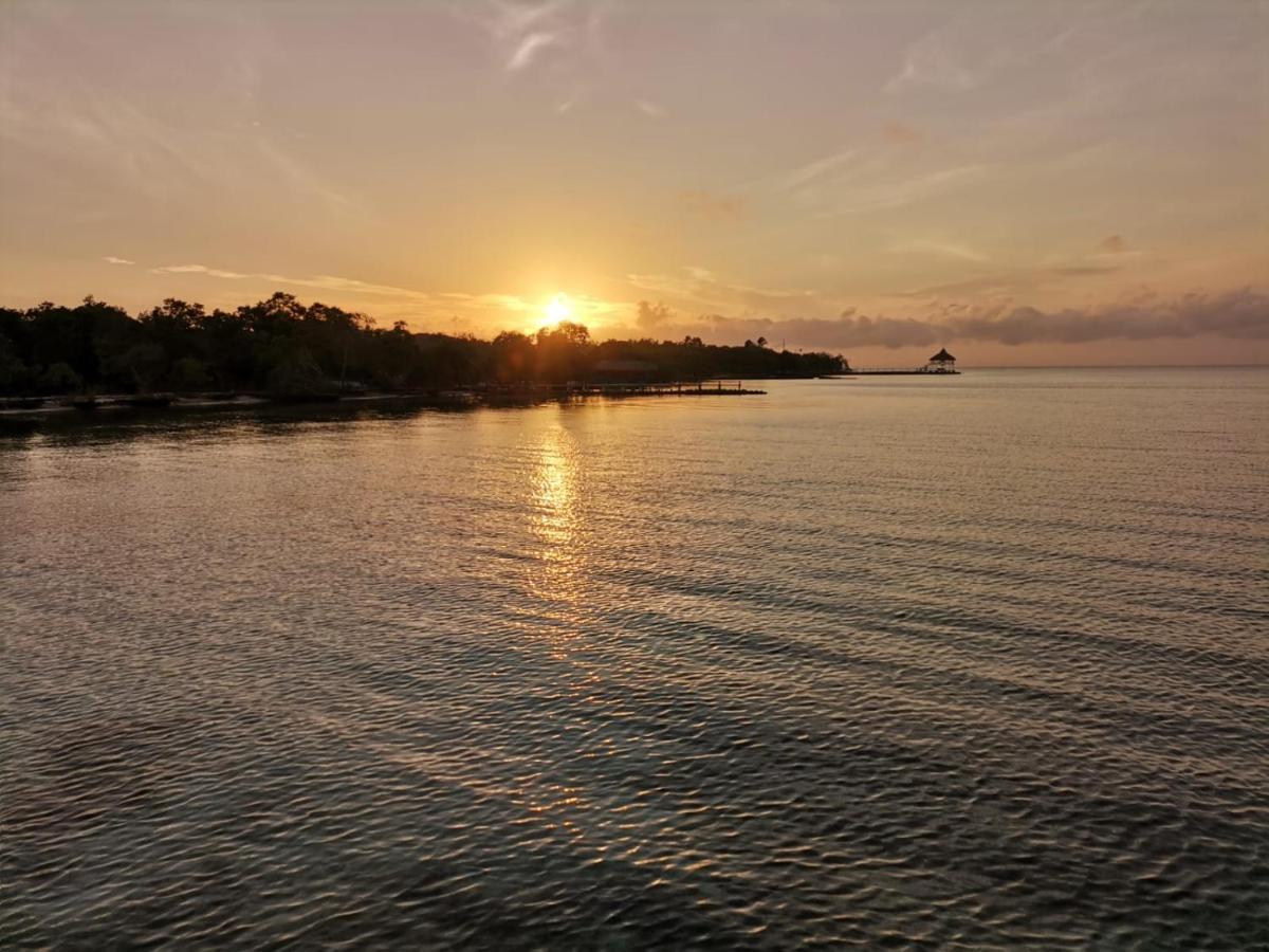 Hostel Villa Luz Beach Tintipan Island Экстерьер фото